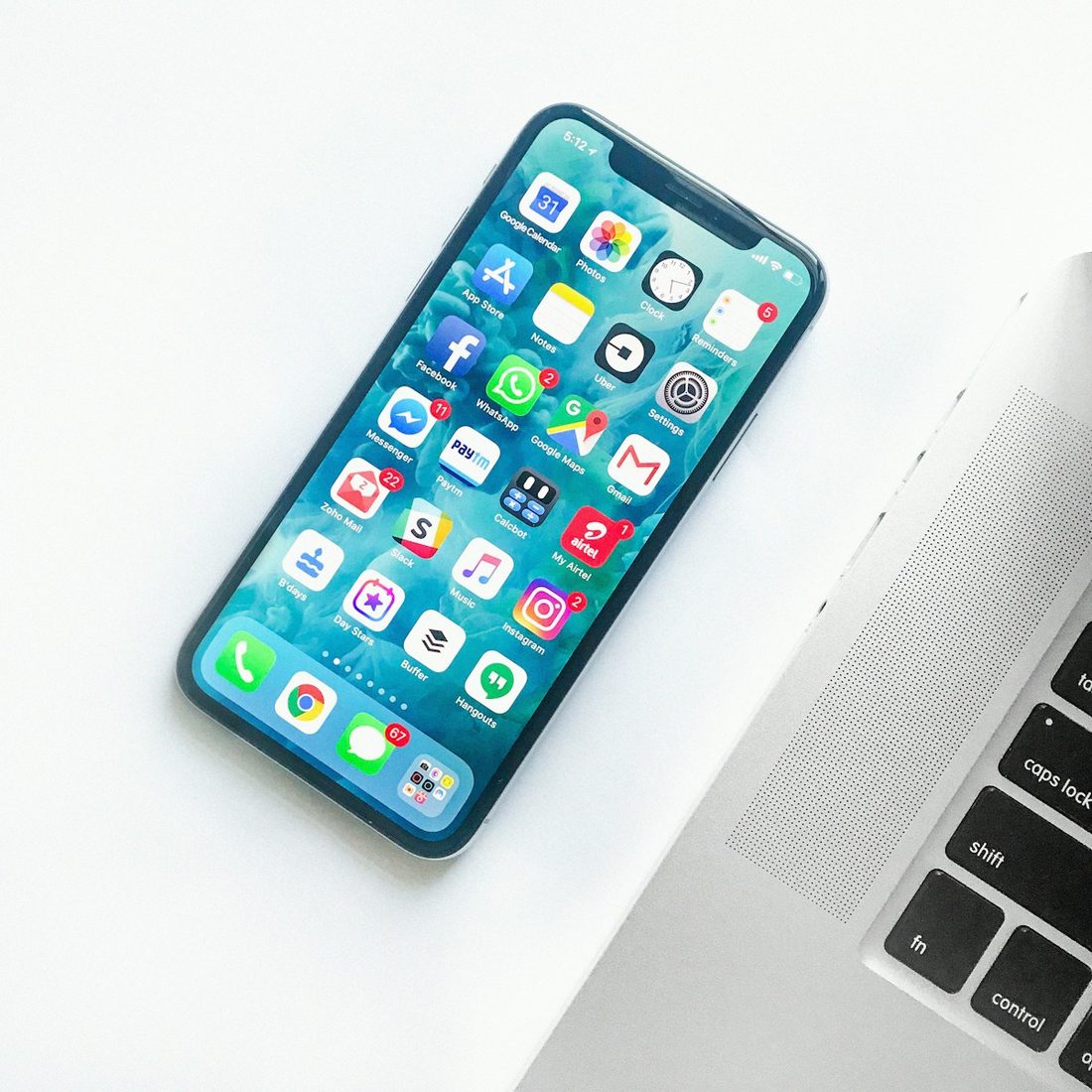 八戒体育 APP 赛程与赛事列表界面示意